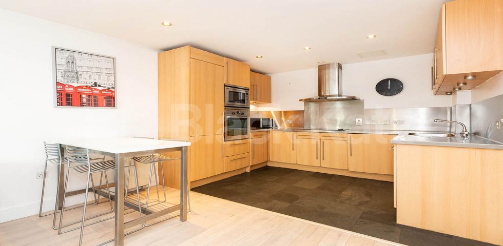 Super spacious two bed in camdenm mins to regents park and camden market Inverness Street, Camden